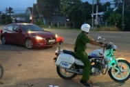 Dùng xe thiện nguyện chở 2 người từ TPHCM về quê với giá 12 triệu đồng