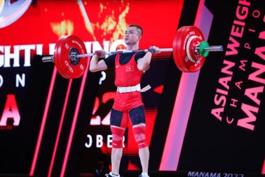 Lực sĩ Việt Nam vượt qua đối thủ Trung Quốc, giành HCV châu Á