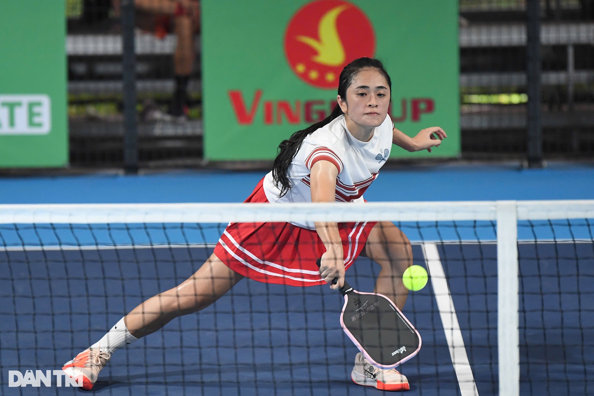 Rực rỡ các trận cầu đinh ngày thi đấu thứ 2 giải pickleball báo Dân trí - 5 Rực rỡ các trận cầu đinh ngày thi đấu thứ 2 giải pickleball báo Dân trí - 5