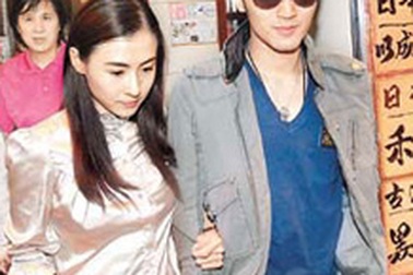 Trương Bá Chi “đoàn tụ” với gia đình nhà chồng