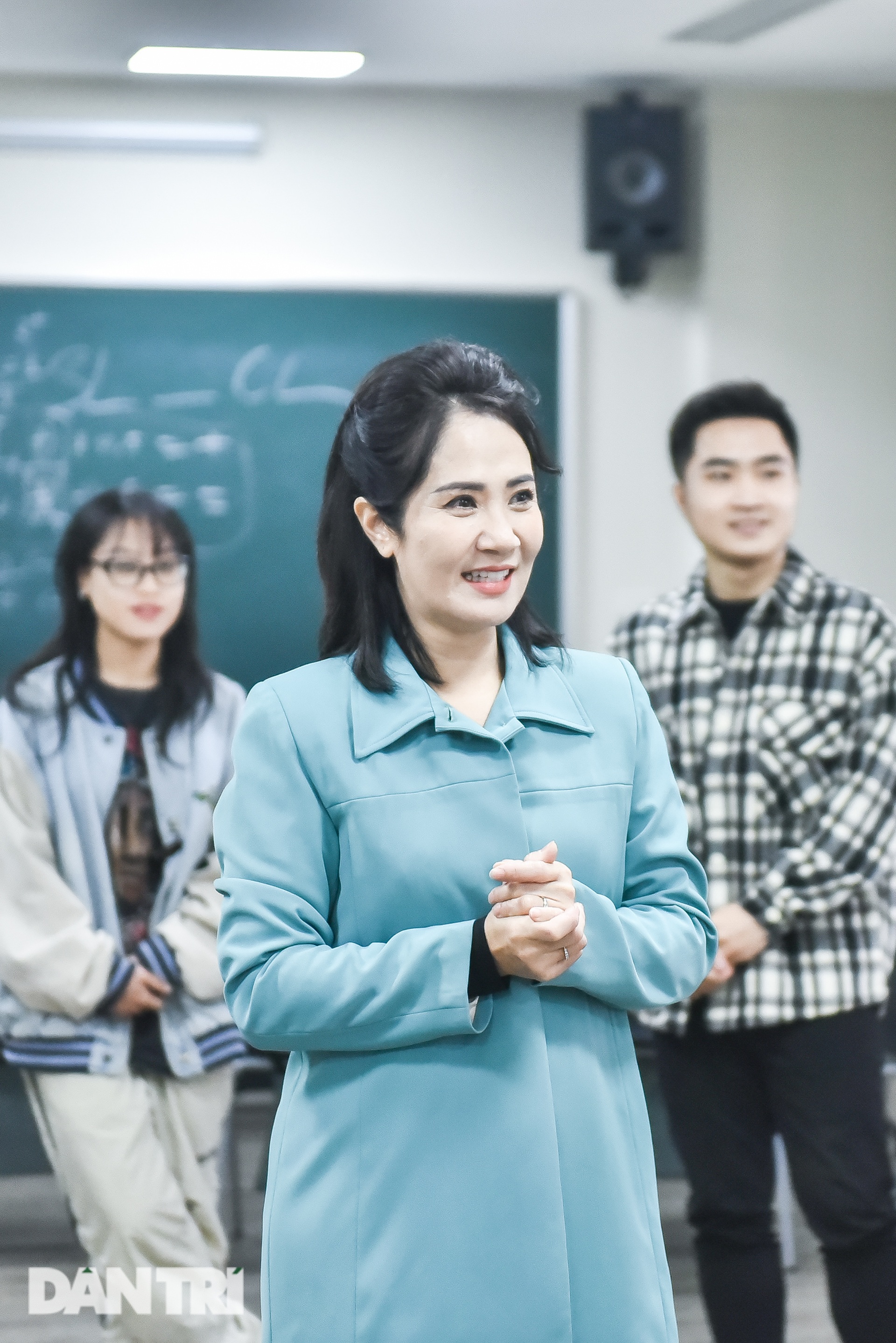 Một ngày làm giảng viên đại học của diễn viên Nguyệt Hằng - 18 Một ngày làm giảng viên đại học của diễn viên Nguyệt Hằng - 18