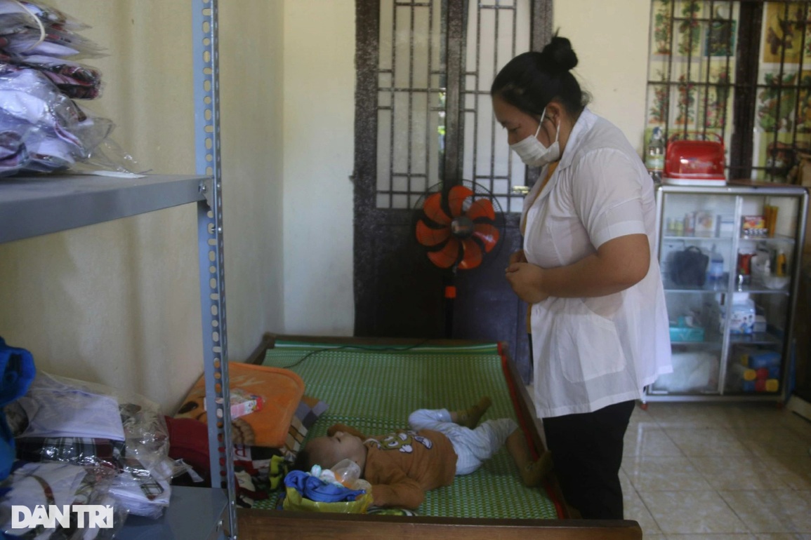 Thương cháu bé 3 tuổi vẫn co quắp, vật vã trong đau đớn như bị trời hành - 8 Thương cháu bé 3 tuổi vẫn co quắp, vật vã trong đau đớn như bị trời hành - 8