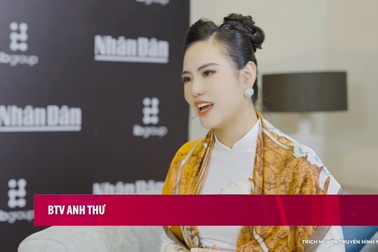 MC Anh Thư hướng dẫn huyền thoại Kenny G nói tiếng Việt