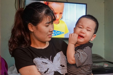 Vòng xoáy nợ nần vì đóng góp đầu năm học để "mua chữ" cho con