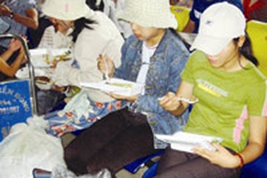 Quá tải tại các bến xe sau kỳ thi đại học