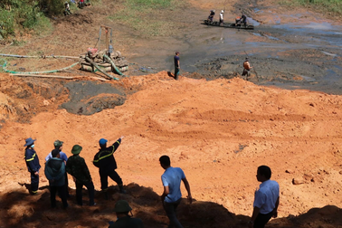 Vỡ hồ chứa nước thải, một người tử vong