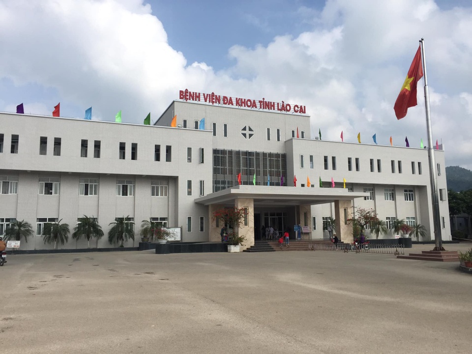 Lào Cai trải thảm đỏ, chi tiền tỷ mời giáo sư, tiến sĩ, bác sĩ về tỉnh - 1 Lào Cai trải thảm đỏ, chi tiền tỷ mời giáo sư, tiến sĩ, bác sĩ về tỉnh - 1