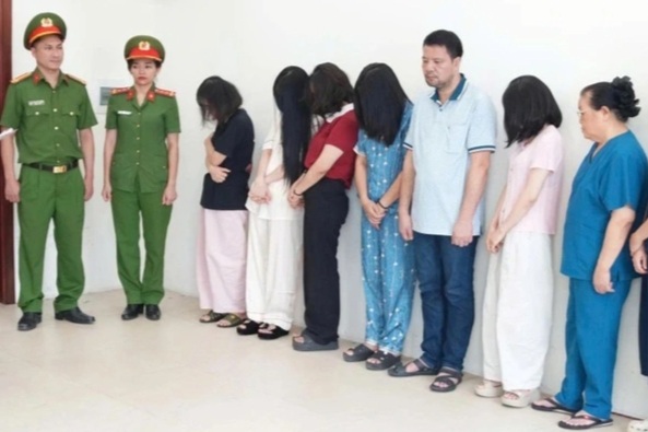 Vụ bơm sữa đậu vào niệu đạo: Bệnh nhân có quyền yêu cầu bồi thường ra sao?