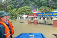 Ninh Bình ngập lụt ảnh hưởng 144 trường, 16.300 học sinh không thể đến lớp