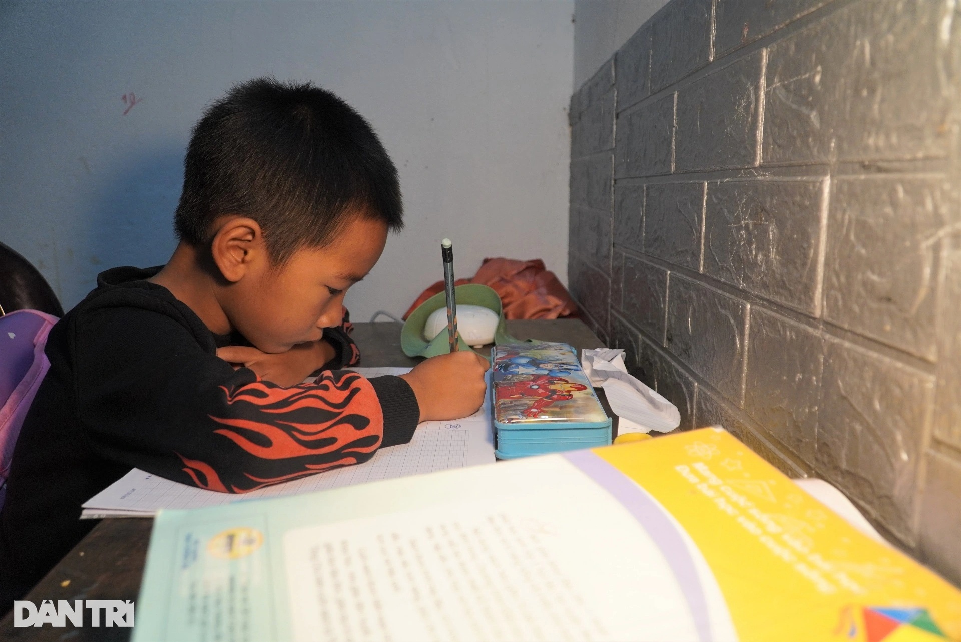Xóm vạn chài thoát cảnh kéo nhau lên bờ tránh lũ sông Lam - 10 Xóm vạn chài thoát cảnh kéo nhau lên bờ tránh lũ sông Lam - 10