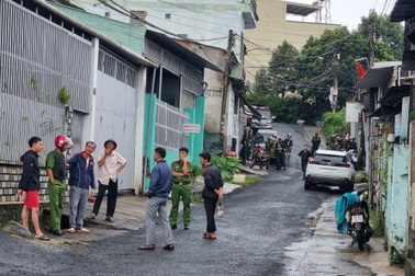 Khống chế thanh niên cầm dao cố thủ trong nhà hơn 20 tiếng đồng hồ