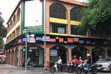 Treo bảng cho thuê mặt bằng cả tháng cũng không ai hỏi thăm