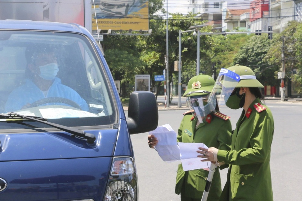 Cười ra nước mắt với những lý do ra đường giữa mùa dịch - 5 Cười ra nước mắt với những lý do ra đường giữa mùa dịch - 5