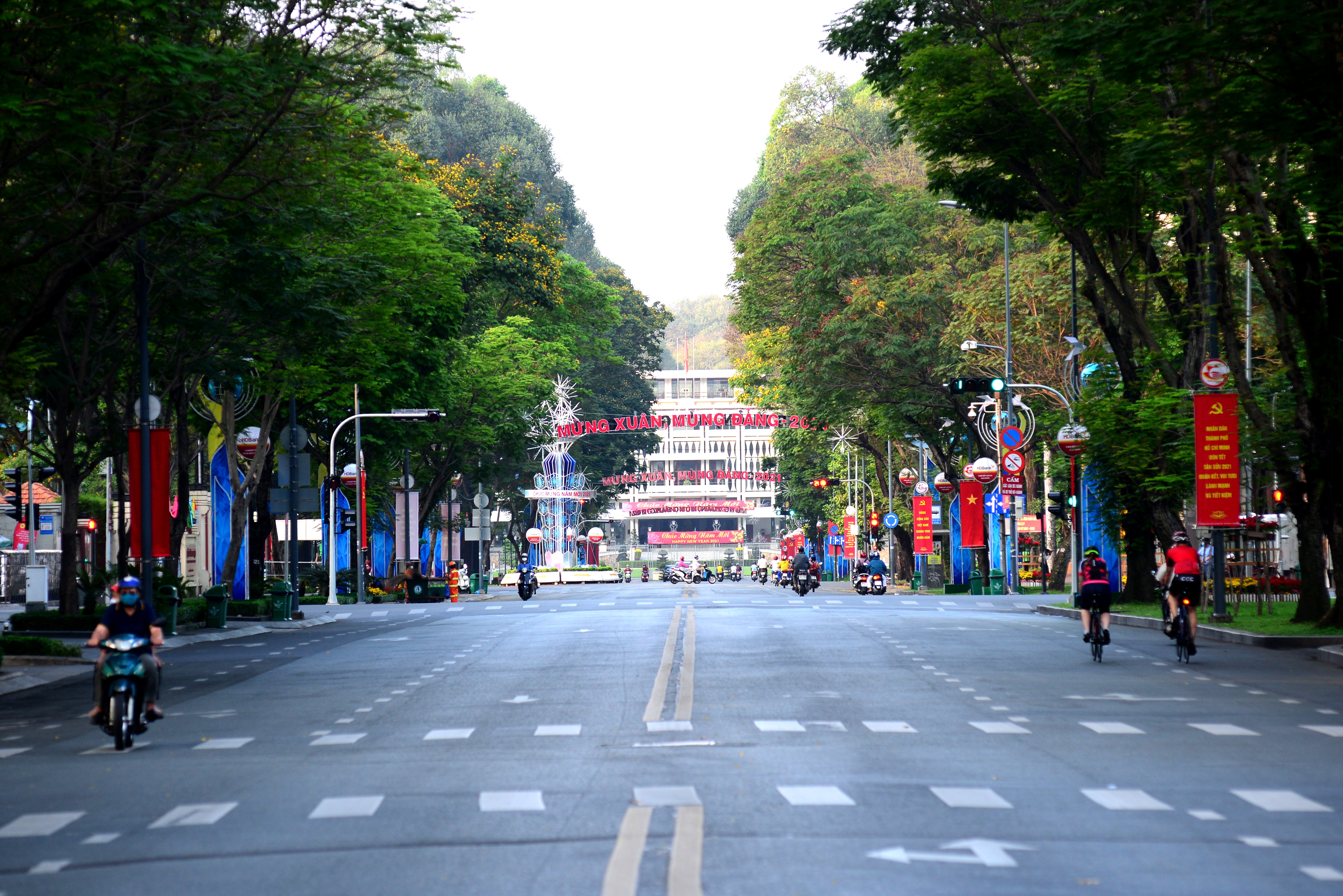 Thênh thang phố xá, Sài Gòn ngủ nướng sáng đầu năm - 7