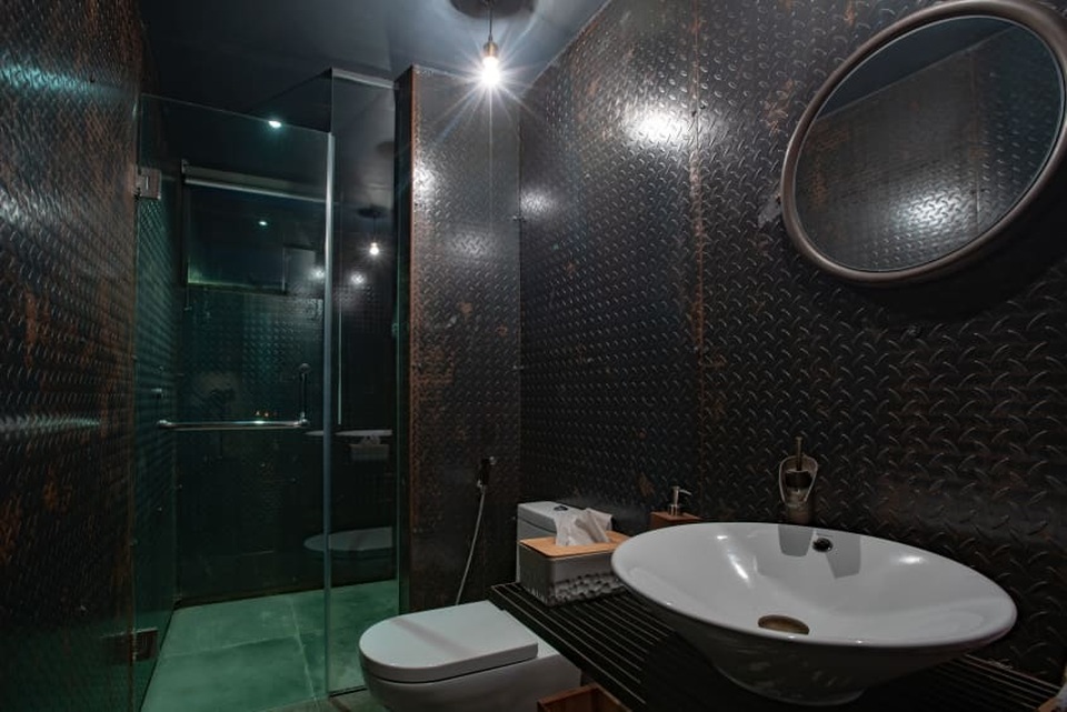 Khó tin nhà 3 tầng đẹp như resort được làm từ container - 10 Khó tin nhà 3 tầng đẹp như resort được làm từ container - 10