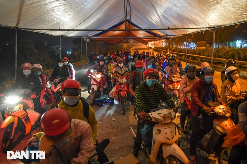 Yêu thương sẽ không dừng lại khi hành trình về quê tránh dịch kết thúc - 1 Yêu thương sẽ không dừng lại khi hành trình về quê tránh dịch kết thúc - 1