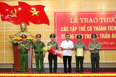 Phá nhiều vụ án, chuyên án lớn, Công an Quảng Bình được khen thưởng