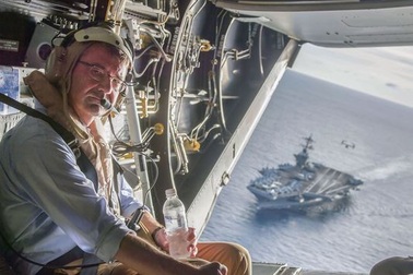 Bộ trưởng Quốc phòng Mỹ thăm tàu sân bay trên Biển Đông