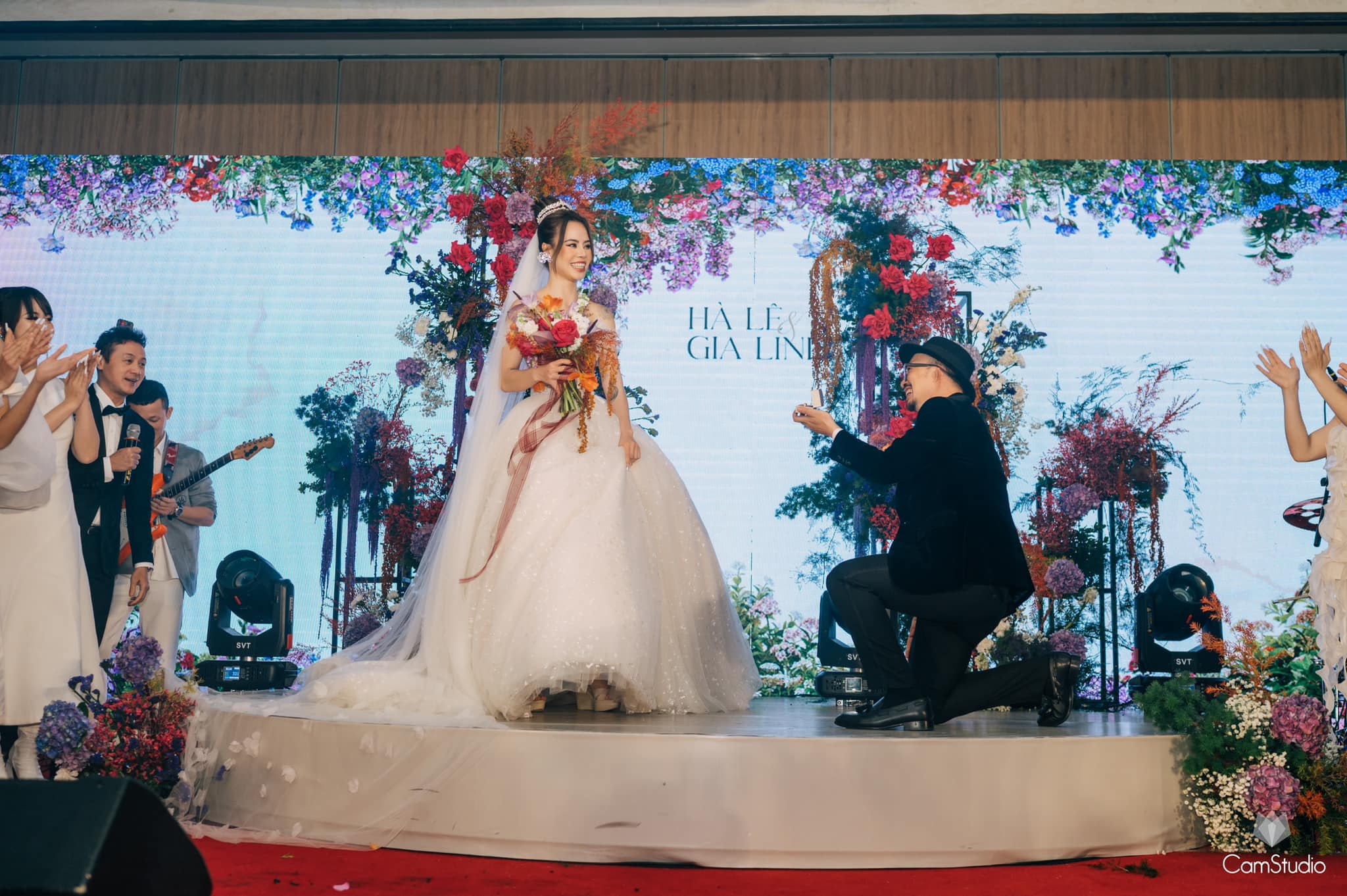 View - Hôn nhân lệch tuổi, nổi tiếng nghiện vợ của dàn &quot;Anh trai vượt chông gai&quot; | Báo Dân trí