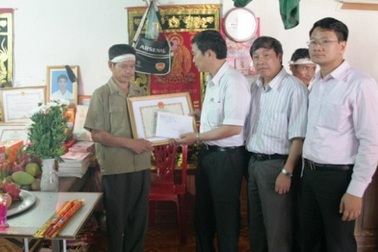 Truy tặng Bằng khen cho "anh hùng trẻ tuổi" Nguyễn Văn Nam