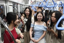 Metro số 1 tăng chuyến phục vụ người dân TPHCM đi chơi Noel