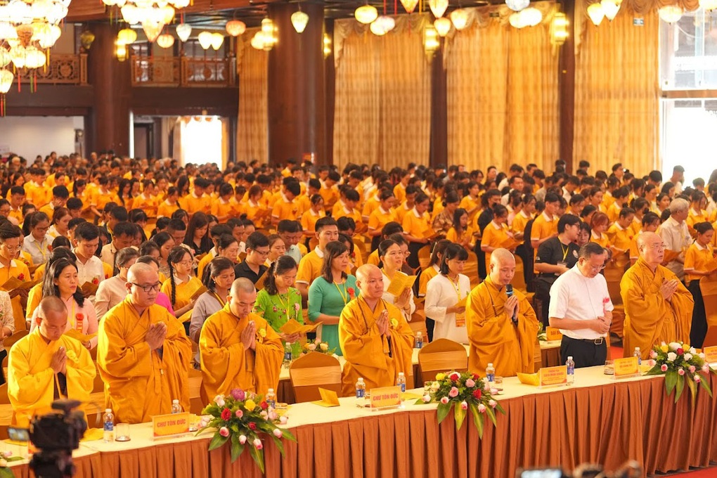 Hàng nghìn tăng ni, phật tử tham dự Đại lễ Vu Lan tại chùa Tam Chúc - 1 Hàng nghìn tăng ni, phật tử tham dự Đại lễ Vu Lan tại chùa Tam Chúc - 1