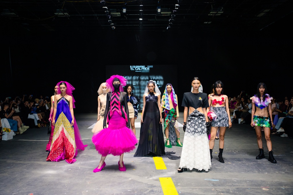 Búp bê da mật ong của Hoa hậu Hoàn vũ Việt Nam 2022 catwalk thần thái - 9 Búp bê da mật ong của Hoa hậu Hoàn vũ Việt Nam 2022 catwalk thần thái - 9