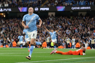 Haaland phá kỷ lục khi Man City đánh bại Napoli