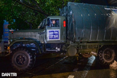 Đêm trắng lên phương án lắp cầu phao thay thế tạm thời cầu Phong Châu