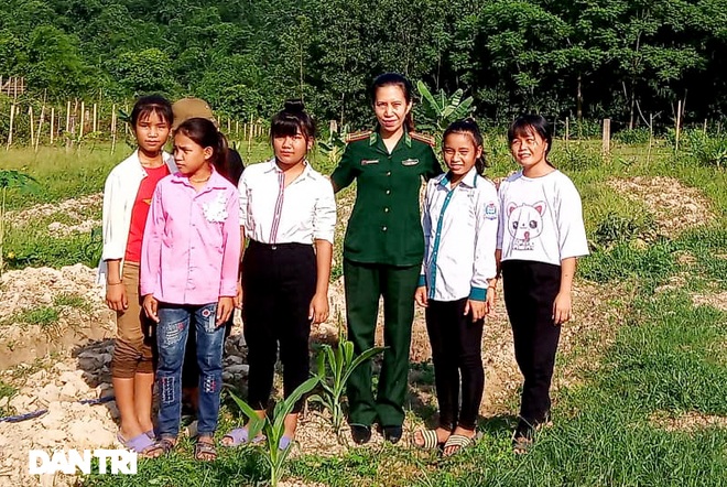 Người mẹ biên phòng của những đứa trẻ tộc người ngủ ngồi Đan Lai - 12 Người mẹ biên phòng của những đứa trẻ tộc người ngủ ngồi Đan Lai - 12