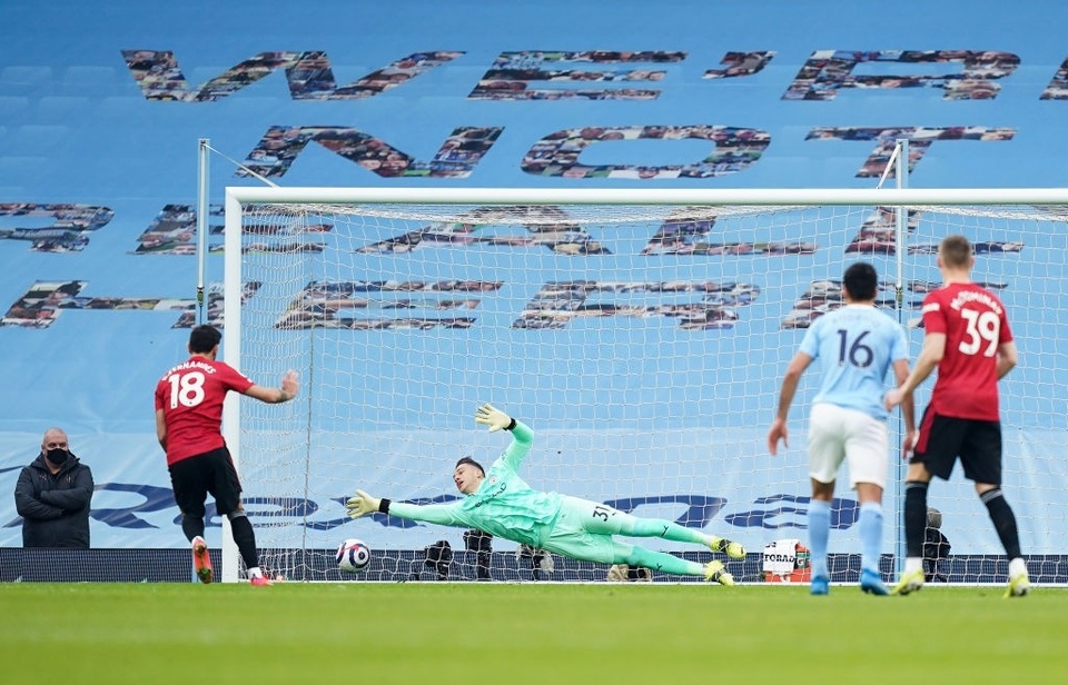 Man Utd chặt đứt mạch toàn thắng 21 trận của Man City - 4 Man Utd chặt đứt mạch toàn thắng 21 trận của Man City - 4