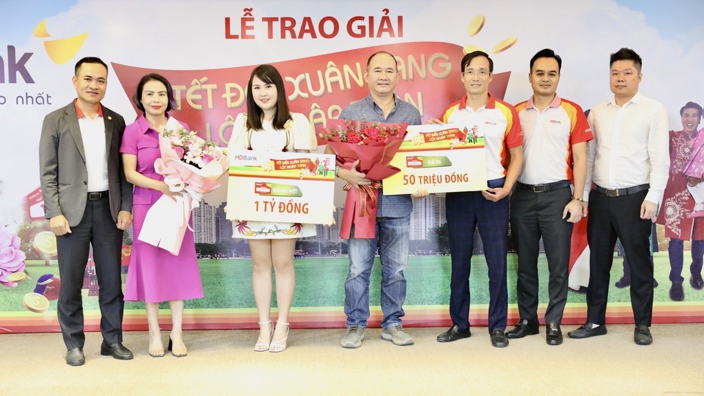 HDBank tặng hơn 10 tỷ đồng cho khách hàng gửi tiết kiệm đầu xuân Giáp Thìn - 3 HDBank tặng hơn 10 tỷ đồng cho khách hàng gửi tiết kiệm đầu xuân Giáp Thìn - 3