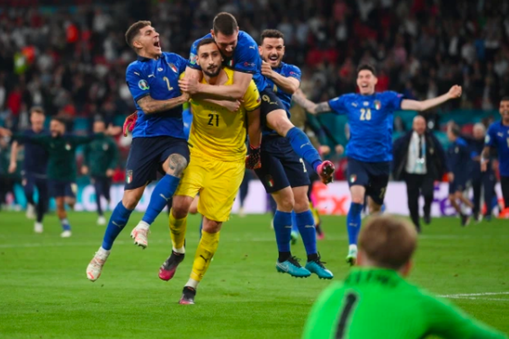 Người Anh rơi lệ sau thất bại ngay tại thánh địa Wembley - 5 Người Anh rơi lệ sau thất bại ngay tại thánh địa Wembley - 5
