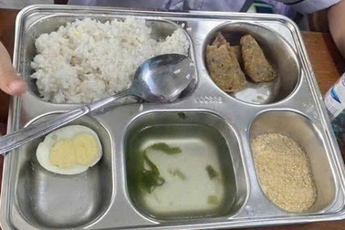 Làm rõ bữa ăn 25.000 đồng của học sinh chỉ có trứng, 3 lát chả