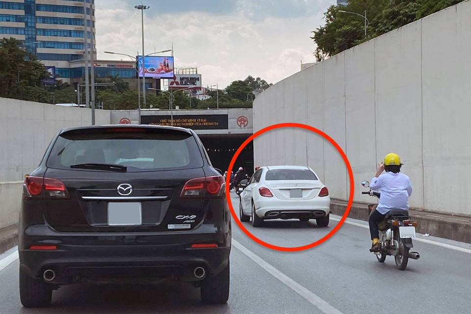 Hà Nội: Có hay không lỗi vi phạm sai làn đường trong hầm đường bộ Kim Liên? - 1 Hà Nội: Có hay không lỗi vi phạm sai làn đường trong hầm đường bộ Kim Liên? - 1