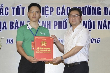100 thủ khoa xuất sắc năm 2016 ghi danh sổ vàng