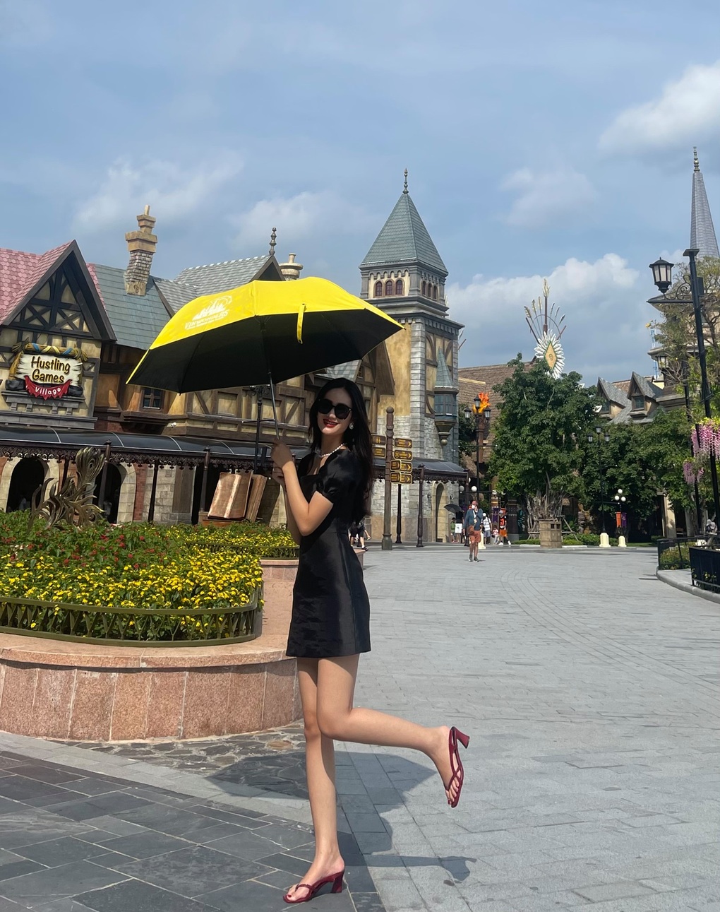 Nhan sắc đời thường Hoa hậu Ý Nhi: Được ví như Đông Nhi, ảnh cấp 3 gây sốt - 6 Nhan sắc đời thường Hoa hậu Ý Nhi: Được ví như Đông Nhi, ảnh cấp 3 gây sốt - 6