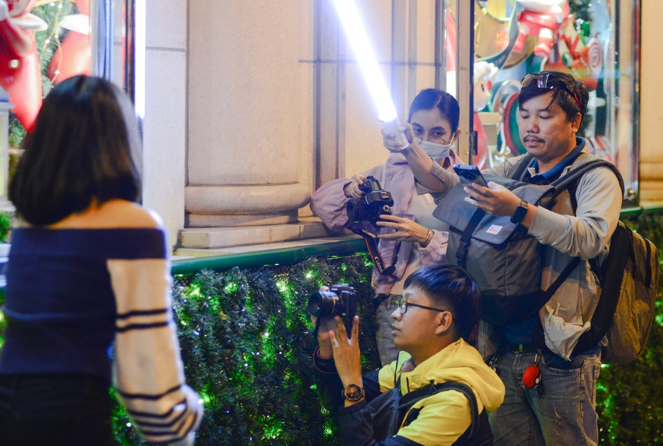Giới trẻ Sài Gòn chơi Noel.jpg Giới trẻ Sài Gòn chơi Noel.jpg