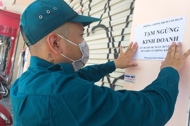 Hàng loạt hàng quán đóng cửa, chỉ bán mang về