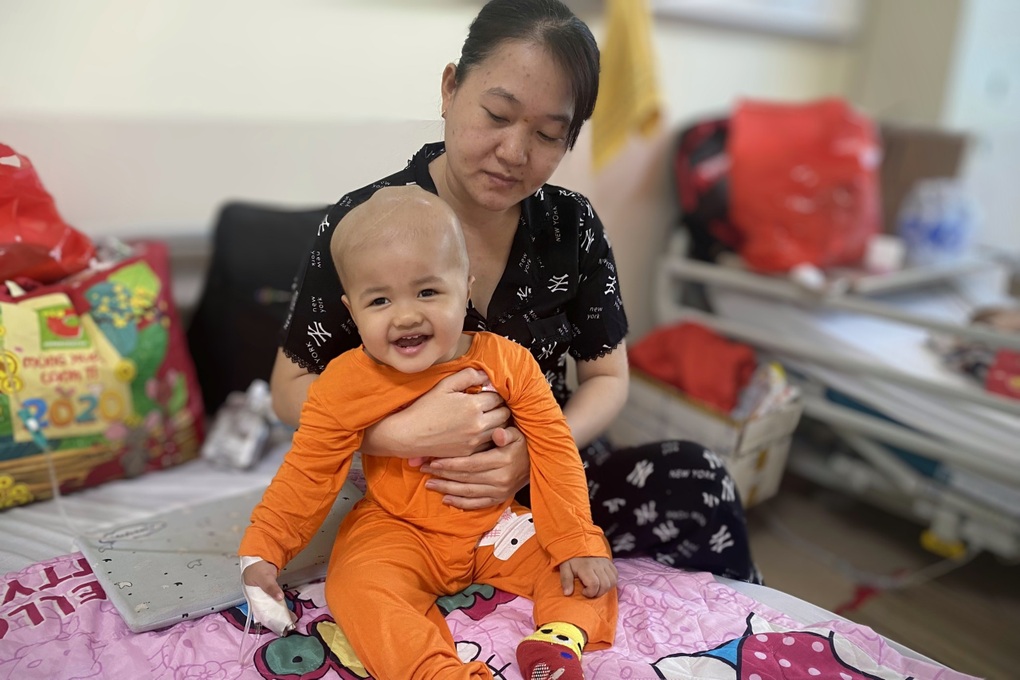 Bạn đọc Dân trí hỗ trợ bé gái bị u não ác tính hơn 250 triệu đồng - 2 Bạn đọc Dân trí hỗ trợ bé gái bị u não ác tính hơn 250 triệu đồng - 2