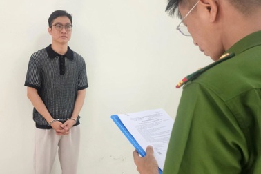 Nam thanh niên dùng hình ảnh nhạy cảm để cưỡng dâm tình cũ