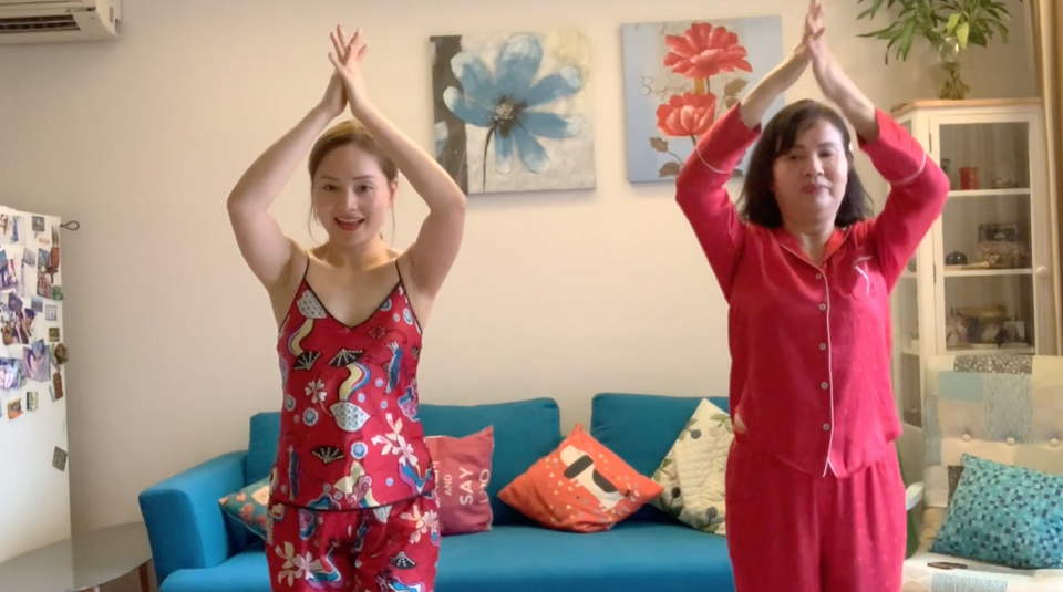 Lan Phương, Phí Linh cover “Vũ điệu rửa tay”, hết lời khen “Ghen cô Vy” - 1 Lan Phương, Phí Linh cover “Vũ điệu rửa tay”, hết lời khen “Ghen cô Vy” - 1