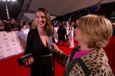 Kelly Brook quyến rũ trên thảm đỏ