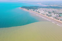 Xôn xao hình ảnh biển Sầm Sơn "chia đôi"