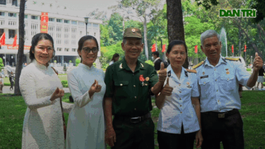 Cựu chiến binh rơi nước mắt tưởng nhớ đồng đội ngày trở lại Sài Gòn