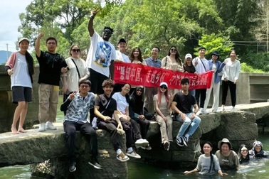 Phía sau giấc mơ du học: Câu chuyện không ai muốn kể