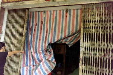 Hà Nội: Bà già gần 80 cắn răng gánh “khủng bố” bằng “bom bẩn”