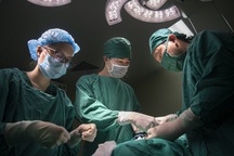 Xem bác sĩ truy tìm mạch máu 3mm cứu "kho đạn" của quý ông