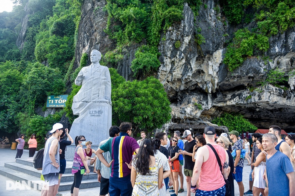 Điều gì giúp Quảng Ninh thành nam châm hút hàng vạn du khách? - 1