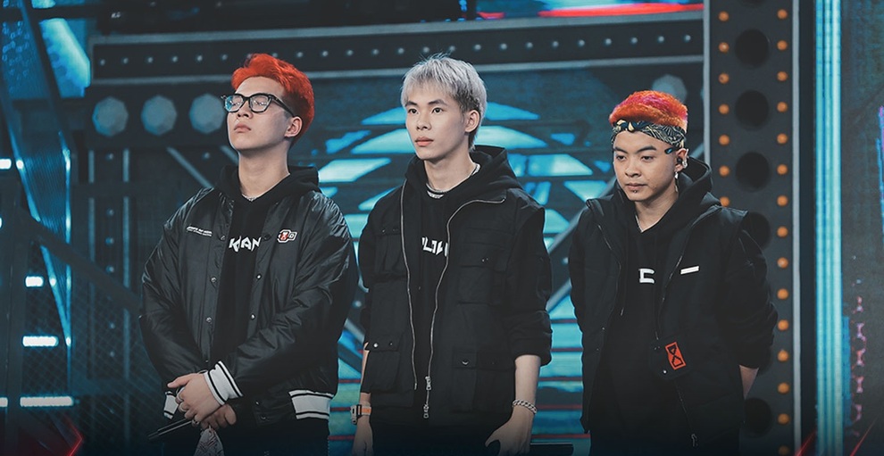 Karik tung nón vàng cứu quái vật thiện chiến của team Rhymastic - 1 Karik tung nón vàng cứu quái vật thiện chiến của team Rhymastic - 1